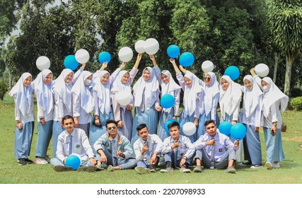 Documentary Photoshoot After High School Graduation With Classmates With The Casual Concept Of Yogyakarta 2021, April 26