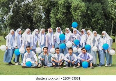 Documentary Photoshoot After High School Graduation With Classmates With The Casual Concept Of Yogyakarta 2021, April 26