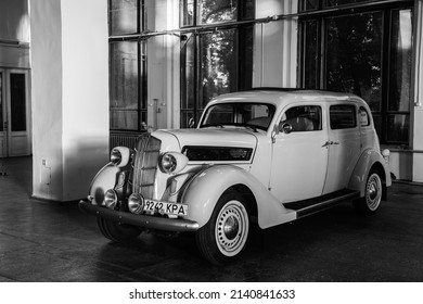 Dodge D2 Sedan 1936 Year At Old Car Land Festival Kiev Ukraine October 2018