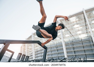 パルクール 男性 の画像 写真素材 ベクター画像 Shutterstock