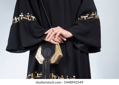 Doha, Qatar: Traditional Arabic Black Embroidered Abaya Pattren With Shoes  And Hand Bags