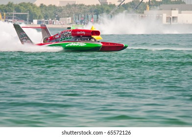 DOHA-NOV 20: Steve David Piloting The Oh Boy! Oberto Boat To A 3rd Place While Racing In The Oryx Cup H1 Unlimited World Championship Event Nov 20, 2010 In Doha, Qatar.