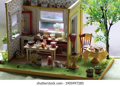 Dollhouse Miniature, Dollhouse, Small Kitchen With Strawberries And Lemons