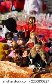 Dolls On Flea Market, Clown, Black Dolls, Blonde Dolls