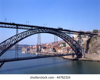 Dom Luis 1 Bridge in Porto, Portugal