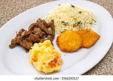 Dominican Cuisine Flag, Rice For Cooking, Chicken, Salad, White Rice, Tasty Meal