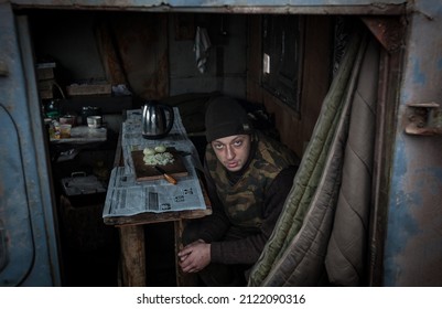 DONBASS, UKRAINE - NOVEMBER 25, 2014: Ukrainian Soldiers On Ukraine's Eastern Front Lines. The Donbas War Has Raged On Since 2014, Opposing Ukrainian Forces To Pro-Russia Armed Groups.