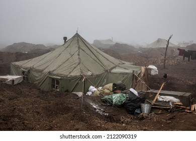 DONBASS, UKRAINE - NOVEMBER 25, 2014: Ukrainian Soldiers On Ukraine's Eastern Front Lines. The Donbas War Has Raged On Since 2014, Opposing Ukrainian Forces To Pro-Russia Armed Groups.