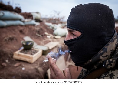 DONBASS, UKRAINE - NOVEMBER 25, 2014: Ukrainian Soldiers On Ukraine's Eastern Front Lines. The Donbas War Has Raged On Since 2014, Opposing Ukrainian Forces To Pro-Russia Armed Groups.