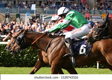 DONCASTER RACECOURSE, SOUTH YORKSHIRE, UK : 11 SEPTEMBER 2019 : Sammy Jo Bell Riding Dubai Acclaim (far Side) Wins The Leger Legends Race In A Photo Finish From Hammer Gun And Noel Fehily (near Side)