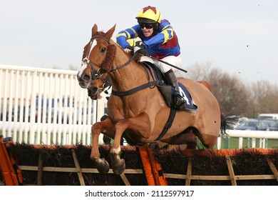 DONCASTER RACECOURSE, TOWN MOOR, DONCASTER, UK : 11 January 2022 : Manintheshadows Ridden By Jockey A J O'Neill Winning A Handicap Hurdle Race Over 2m At Doncaster Races