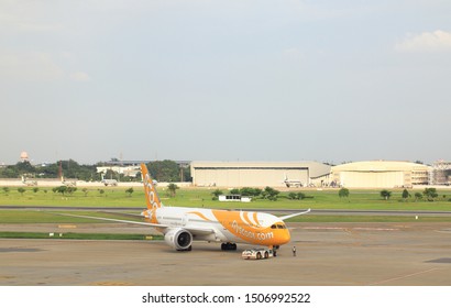 DON-MUEANG, BANGKOK - SEP, 2019 : Don-mueang International Airport View, Yellow Airplane Pushback By Airplane Tug To Taxiway For Take Off And Begin Journey. 