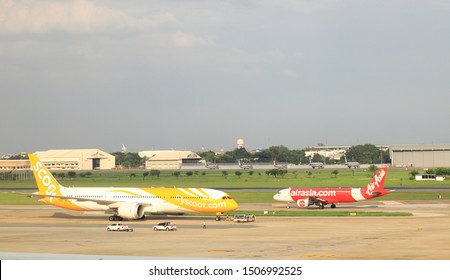 DON-MUEANG, BANGKOK - SEP, 2019 : Don-mueang International Airport View, Yellow Airplane Pushback By Airplane Tug To Taxiway For Take Off And Begin Journey. 