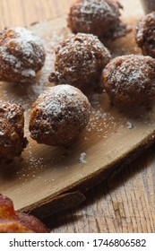 Donut Or Doughnut Holes, Deep Fried And Coated With Cinnamon, Powdered Sugar And Served With Vermont Maple Syrup And Crispy Bacon. Classic American Restaurant Breakfast Or Brunch Favorite.