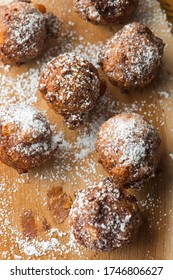 Donut Or Doughnut Holes, Deep Fried And Coated With Cinnamon, Powdered Sugar And Served With Vermont Maple Syrup And Crispy Bacon. Classic American Restaurant Breakfast Or Brunch Favorite.