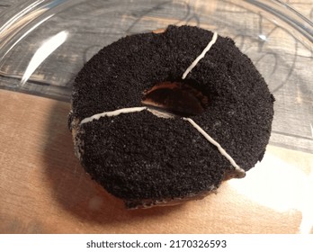 Donut With Oreo Toping, Sweet And Tasty. Photo Taken On June 22, 2022 In Samarinda, East Kalimantan, Indonesia. 