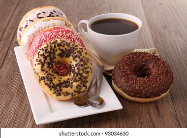 donuts and coffee 庫存照片