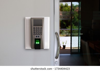 Door Electronic Access Control System Machine. Finger Print Scan Devices Machine.