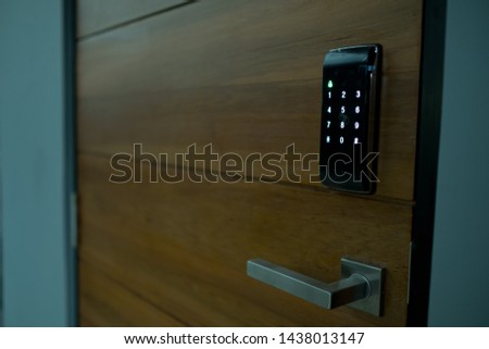 door handle, security, open the door

