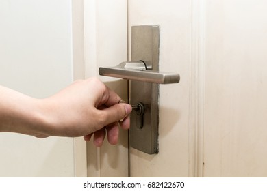 door key for unlock
