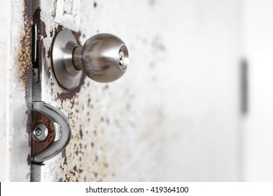 Door knob on rusty door