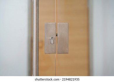 Door Lock And Doorknob On Close Glass Door In Office. Detail Of Contemporary Door Lock With Doorknob For A Glass Door In Office