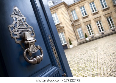Door open to an old French mansion in Bordeaux
