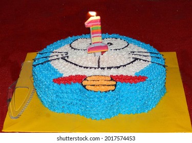 Doraemon Cartoon Character Birthday Cake : photo de stock (modifiable