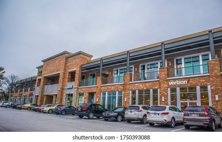 Doraville, Ga  USA - 02 19 20: Retail  Strip Mall Brick Vintage Shopping Center With Parked Cars Buford Hwy