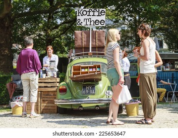 DORDRECHT, NETHERLANDS - AUGUSTUS 10, 2014: Selling Coffee And Tea Out Of A Car At The Summer Swan Market In Dordrecht. The Lifestyle Market Was Originally Started In Vacant Shops In Rotterdam