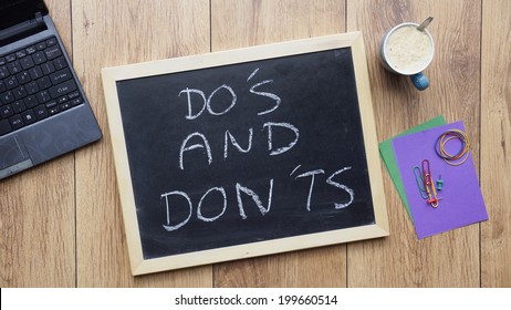 Do's and don'ts written on a chalkboard at the office