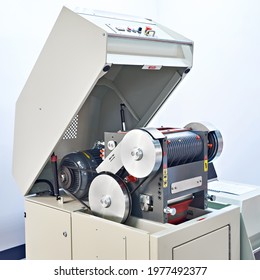 Double Acting Fine Jaw Crusher With Rotating Sample Divider