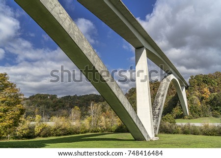 Double Arch Bridge at Natchez Trace Parkway near Franklin, TN, fall scenery