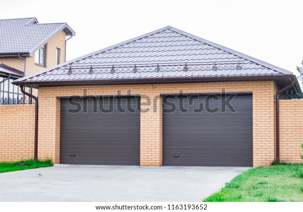 Double automatic gates to
the garage