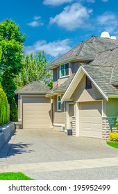 Double Doors Garage Wide Long Driveway Stock Photo 195952499 | Shutterstock