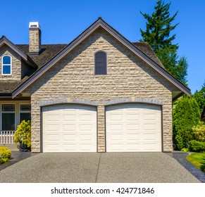 3,345 Double garage doors Images, Stock Photos & Vectors | Shutterstock