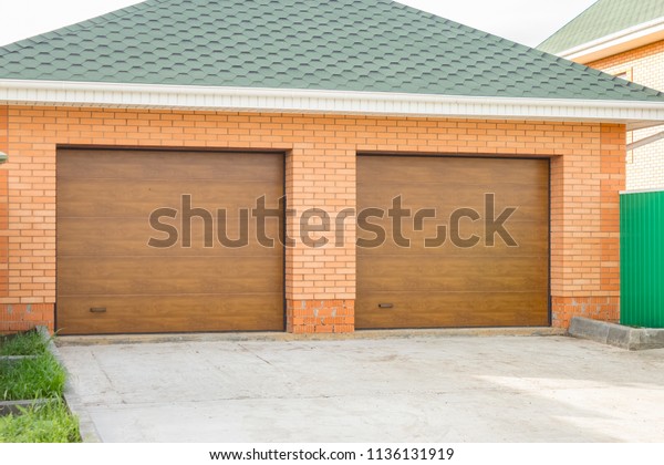 Double gates to the\
garage