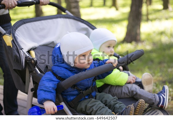 two kid jogging stroller