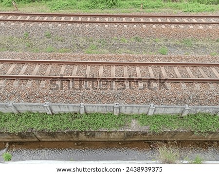 double track trains run parallel