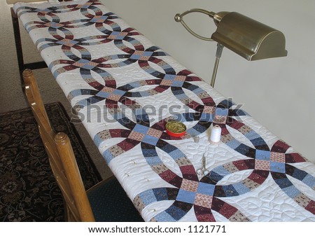 Double wedding ring quilt on the quilting frame