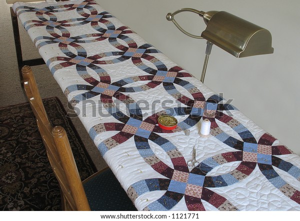 Double Wedding Ring Quilt On Quilting Stock Photo Edit Now 1121771