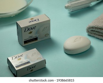 Dove Soap With White Toiletries 