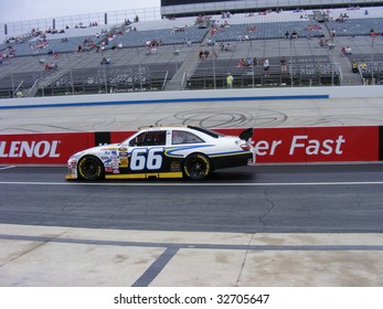 DOVER, DE - MAY 30:Dave Blaney On The Track Qualifying At The Monster Mile Nascar Race  In Dover, DE On May 30, 2009.