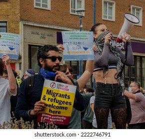 Dover, Kent, UK 5th September 2022, Port Of Dover, Protestors In Favour Of Migrants, Welcome Refugees To The UK.

