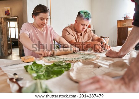 Down syndrome couple transferring patterns at their future plates