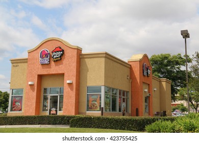 Downey, California, USA - May 8, 2016: Taco Bell And Pizza Hut Are American Chain Of Fast Food Restaurants And Subsidiary Of Yum! Brands, Inc., The World's Largest Fast Food Restaurant Company.