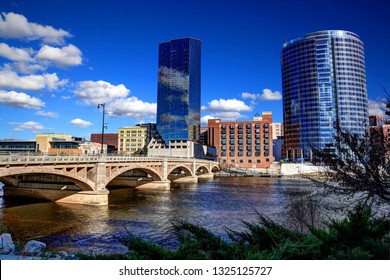 Downtown Grand Rapids Michigan, Grand River in from of buildings