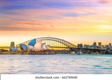 Городская линия Сиднея в Австралии в сумерках