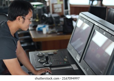 A DP Operator Is Operating Dynamic Positioning By Giving Orders To The Operating System To Control The AHTS DP 2 Ship While It Is Docked On The Oil Platform. Modern Navigation, Modern Navigator, Mille