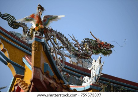 Foto Bild Figuren am Longshan Tempel in Taipeh